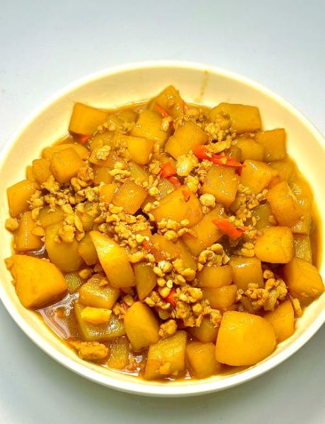 土豆烧肉怎么做好吃_家常土豆烧肉做法步骤