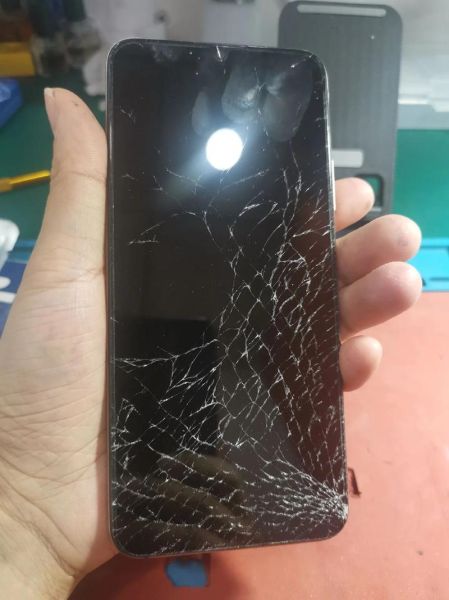 手机内屏坏了还能用吗_外屏碎了要换整个屏幕吗