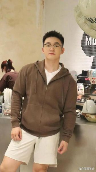 戴眼镜怎么变帅_男生眼镜搭配技巧