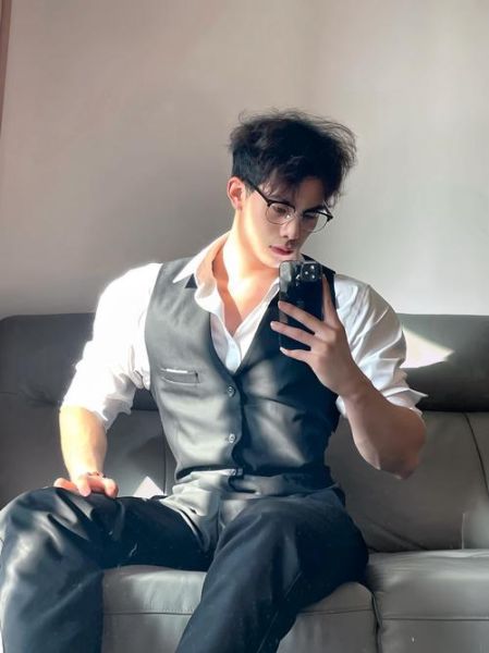 戴眼镜怎么变帅_男生眼镜搭配技巧