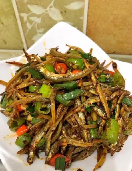 小鱼干怎么做_家常小鱼干做法