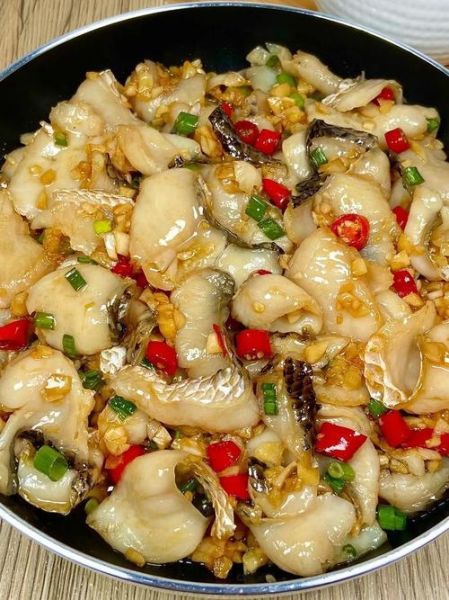 清蒸草鱼怎么做才好吃_清蒸草鱼的做法大全