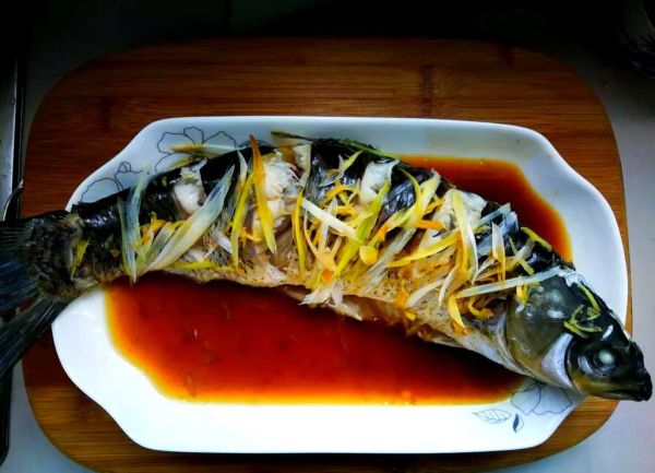 清蒸草鱼怎么做才好吃_清蒸草鱼的做法大全