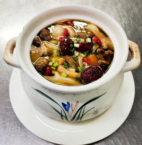 鲜松茸煲汤怎么做_鲜松茸煲汤最佳做法