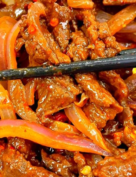 洋葱炒牛肉怎么做_洋葱炒牛肉怎么炒才嫩