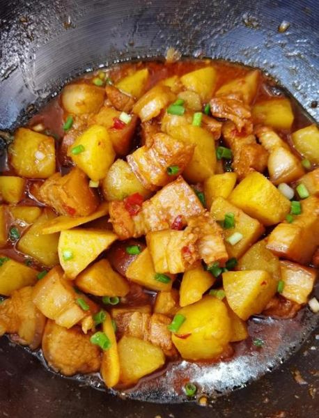 炖五花肉的家常做法_五花肉怎么炖才肥而不腻