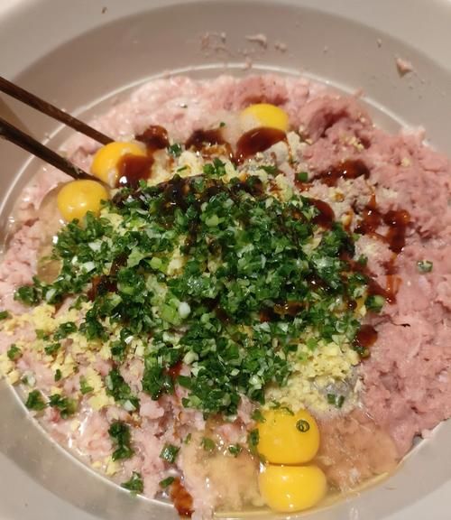 炸猪肉丸子怎么做_炸猪肉丸子家常做法