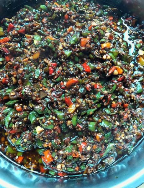 青红辣椒酱怎么做_青红辣椒酱的做法窍门