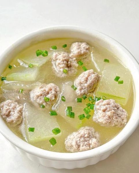 肉丸冬瓜汤怎么做_冬瓜汤去腥技巧