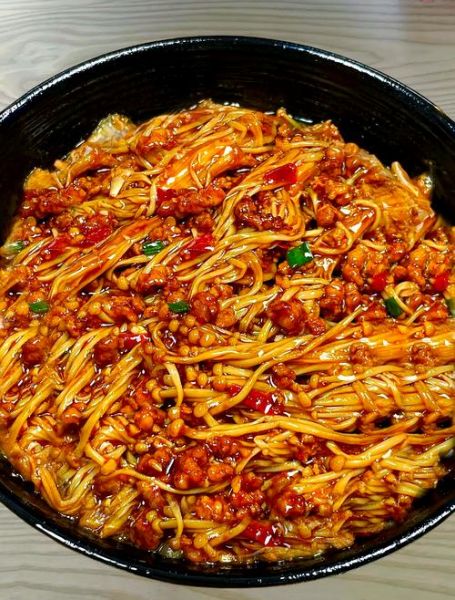 金针菇炒肉怎么炒好吃_金针菇炒肉的家常做法