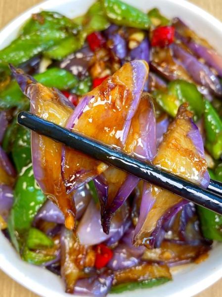 红烧茄子饭店正宗做法_家常版怎么做才好吃