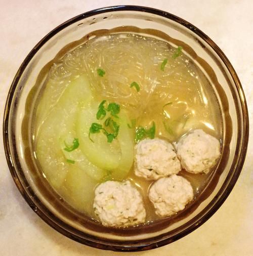 冬瓜粉丝丸子汤怎么做_冬瓜丸子汤粉丝要不要提前泡