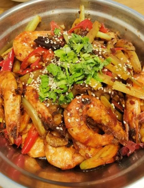 四川正宗干锅虾怎么做_干锅虾需要焯水吗