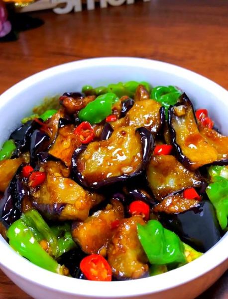 家常红烧茄子怎么做_红烧茄子先炸还是先炒