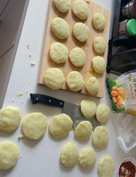 土豆粑粑怎么做_家常土豆粑粑的做法步骤