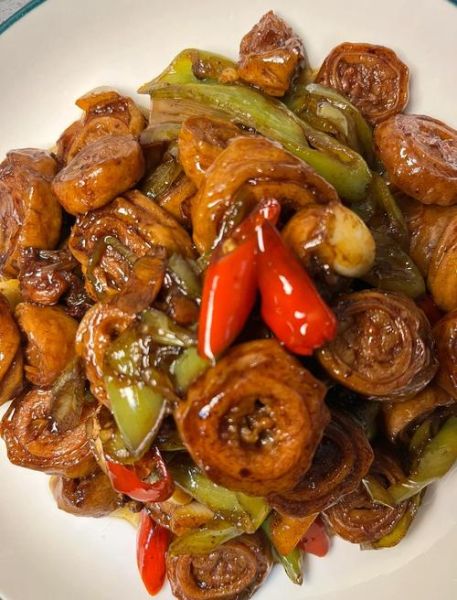 尖椒肥肠怎么做好吃_家常尖椒肥肠做法