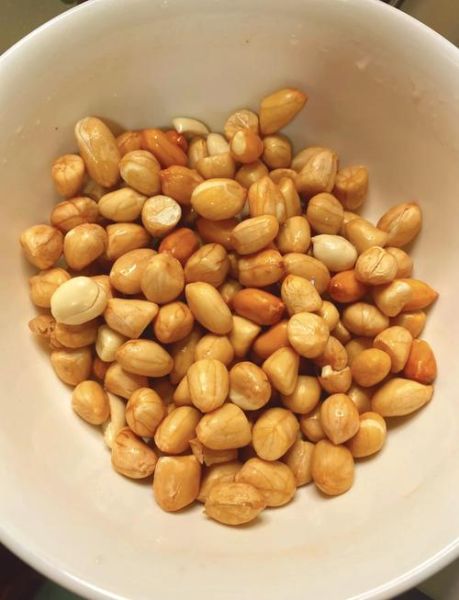 花生米拌芹菜怎么做好吃_家常做法步骤详解