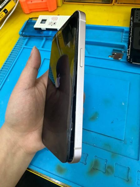 手机电池鼓包是什么原因_手机电池鼓包还能用吗