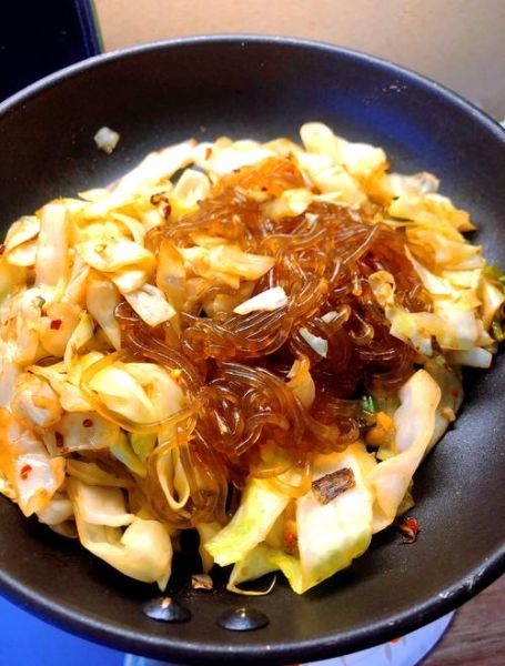 包菜炒粉条怎么炒不粘锅_包菜炒粉条的家常做法