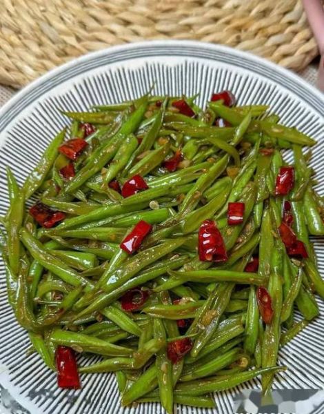 炒扁豆角怎么做好吃_扁豆角焯水几分钟