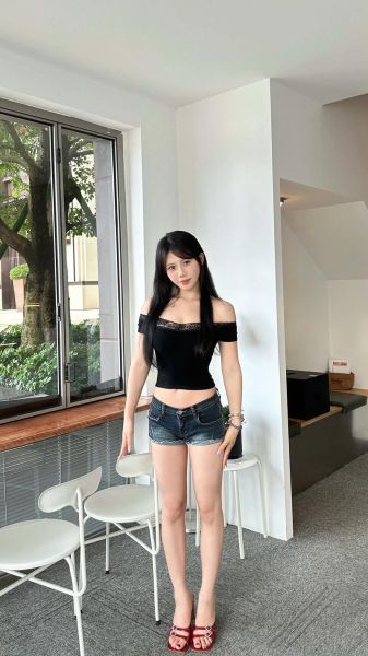 红色高跟鞋搭配什么颜色袜子_红色高跟鞋怎么穿好看