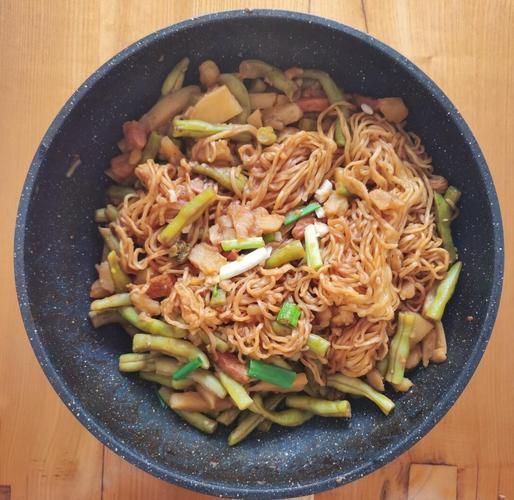 芸豆焖面怎么做_芸豆焖面家常做法