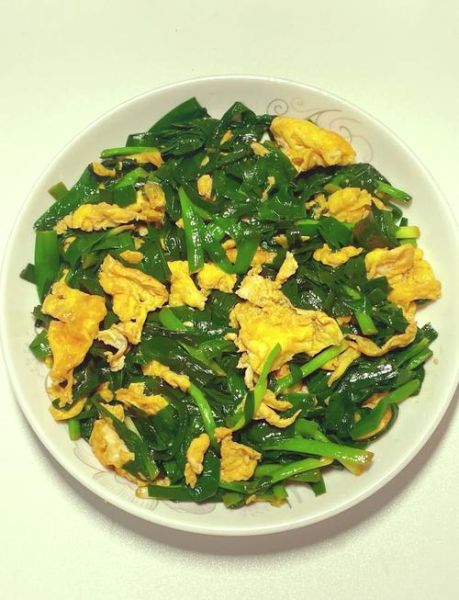 鸡蛋炒韭菜怎么做_鸡蛋炒韭菜需要焯水吗