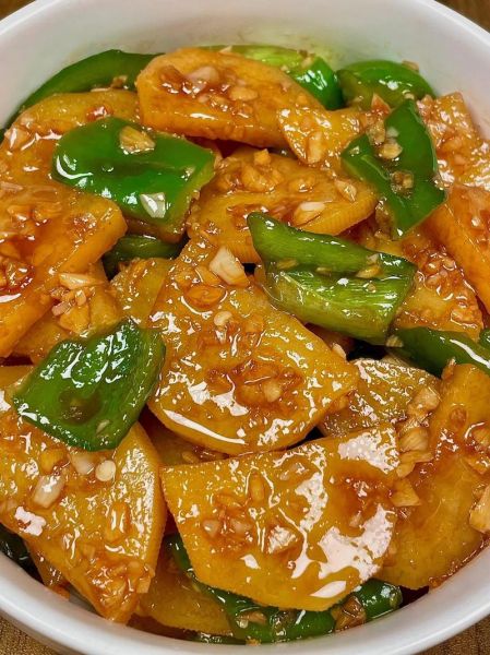 大辣椒炒土豆片怎么炒好吃_大辣椒炒土豆片家常做法