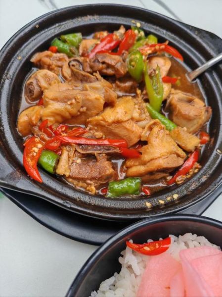 黄焖鸡米饭怎么做_家常黄焖鸡米饭做法