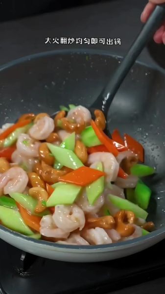 腰果炒虾仁怎么炒好吃_腰果炒虾仁的家常做法