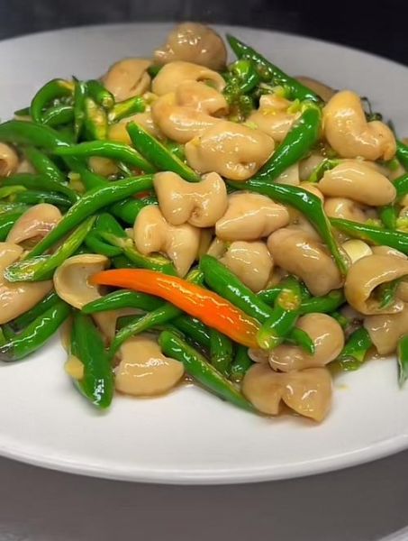 青椒炒肥肠怎么炒才脆_肥肠焯水多久合适