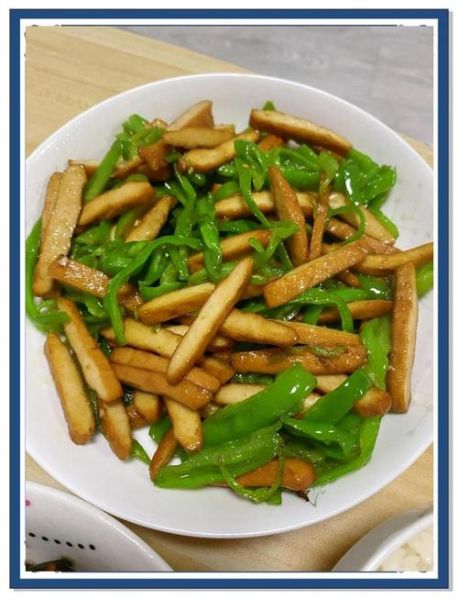 青椒炒豆干怎么做_青椒炒豆干的家常做法