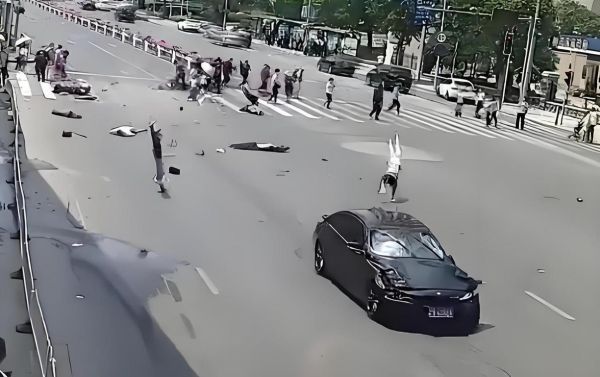 梦见车子被撞坏_代表什么