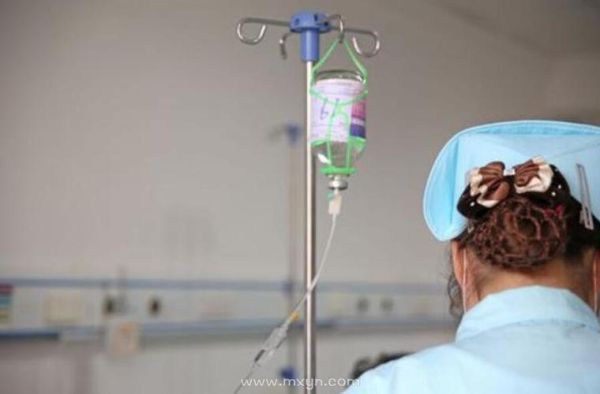 梦到打吊针是什么意思_梦见自己打吊针好不好