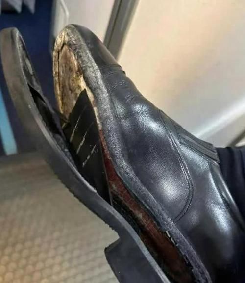 梦到鞋开胶了_周公解梦