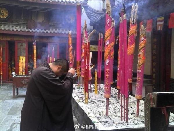 梦到烧香点不着_意味着什么