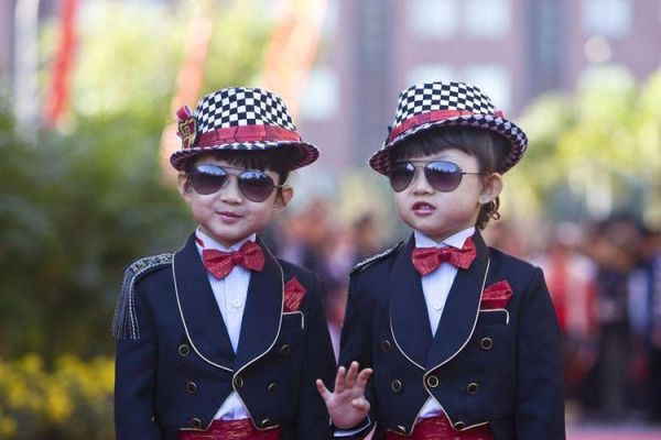 梦见生两个男孩是什么意思_生双胞胎男孩预示什么