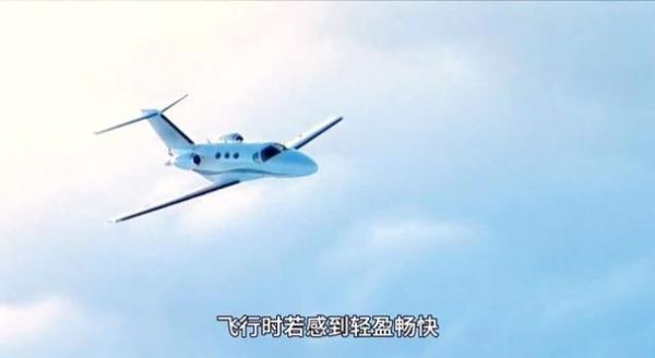 梦到飞机在天上飞是什么意思_梦见飞机在天上飞好不好