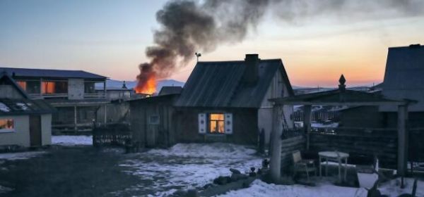 梦见放火烧房子_意味着什么