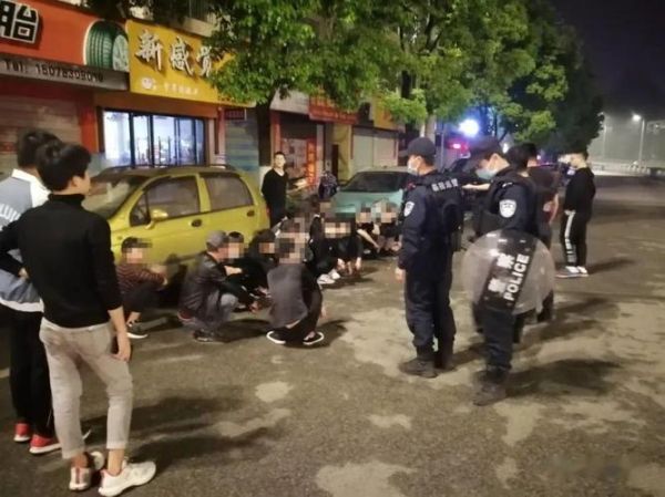 梦到和一群人打架_梦见打架代表什么