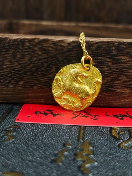 老虎属相吊坠适合什么人戴_佩戴禁忌有哪些