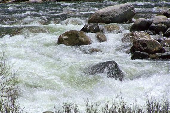 梦到水流是什么意思_梦见水流很急代表什么