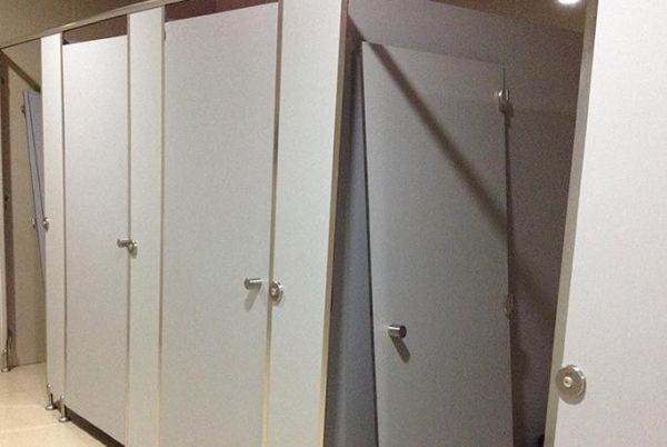 梦到厕所门_梦见厕所门关不上是什么意思