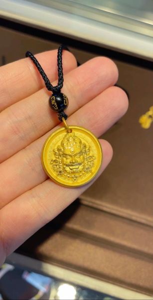 财运的吊坠怎么选_戴什么材质最招财