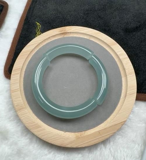 梦到玉镯子碎了_玉镯碎了预示什么