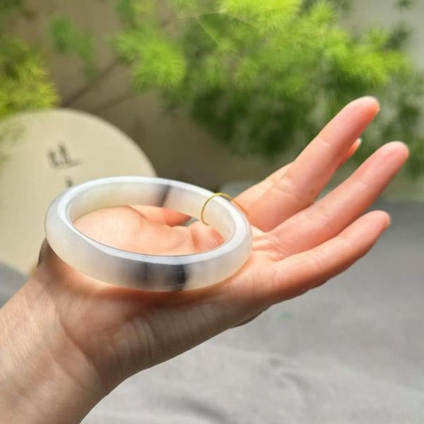 梦到捡玉镯是什么意思_梦见捡到玉镯预示什么