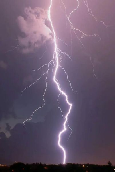 梦到闪电劈到自己_是什么意思